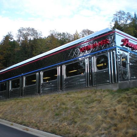 Travelodge By Wyndham Dunsmuir Bagian luar foto