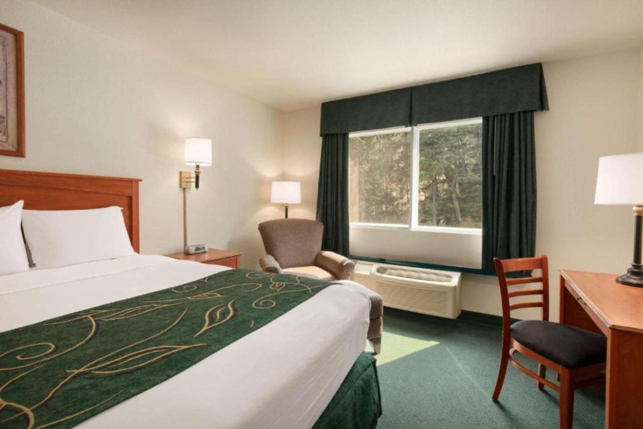 Travelodge By Wyndham Dunsmuir Bagian luar foto