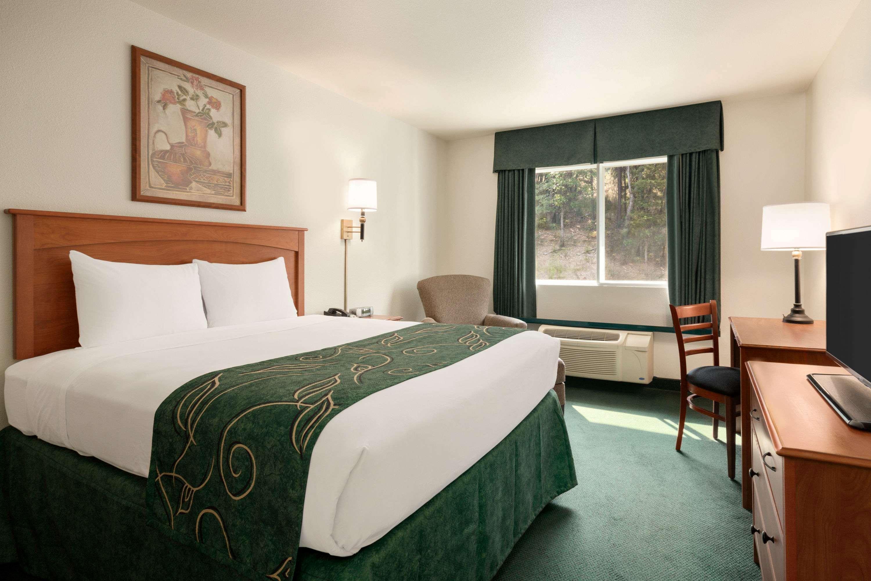 Travelodge By Wyndham Dunsmuir Bagian luar foto