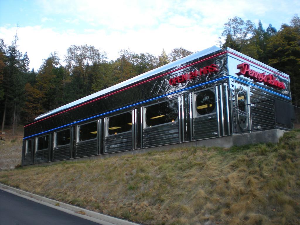 Travelodge By Wyndham Dunsmuir Bagian luar foto